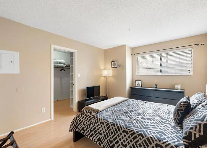 Sunny 1br Apartment *
