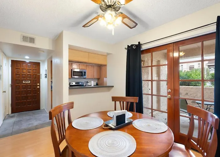 Sunny 1br Scottsdale