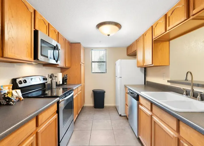 Sunny 1br Apartment